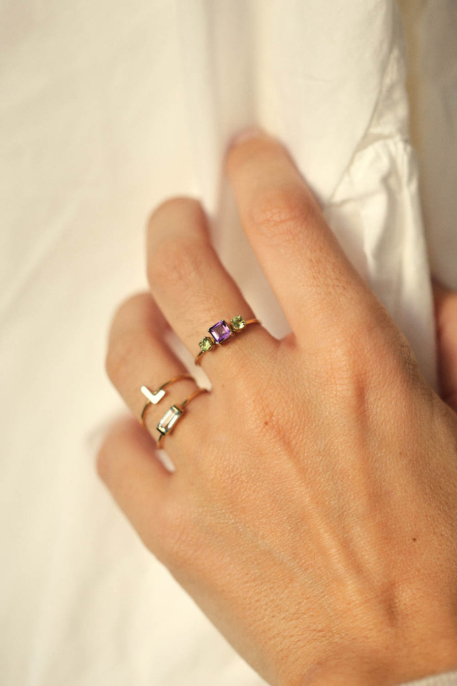 Anillo Adalia Concept Inicial hecho en oro de 18 quilates