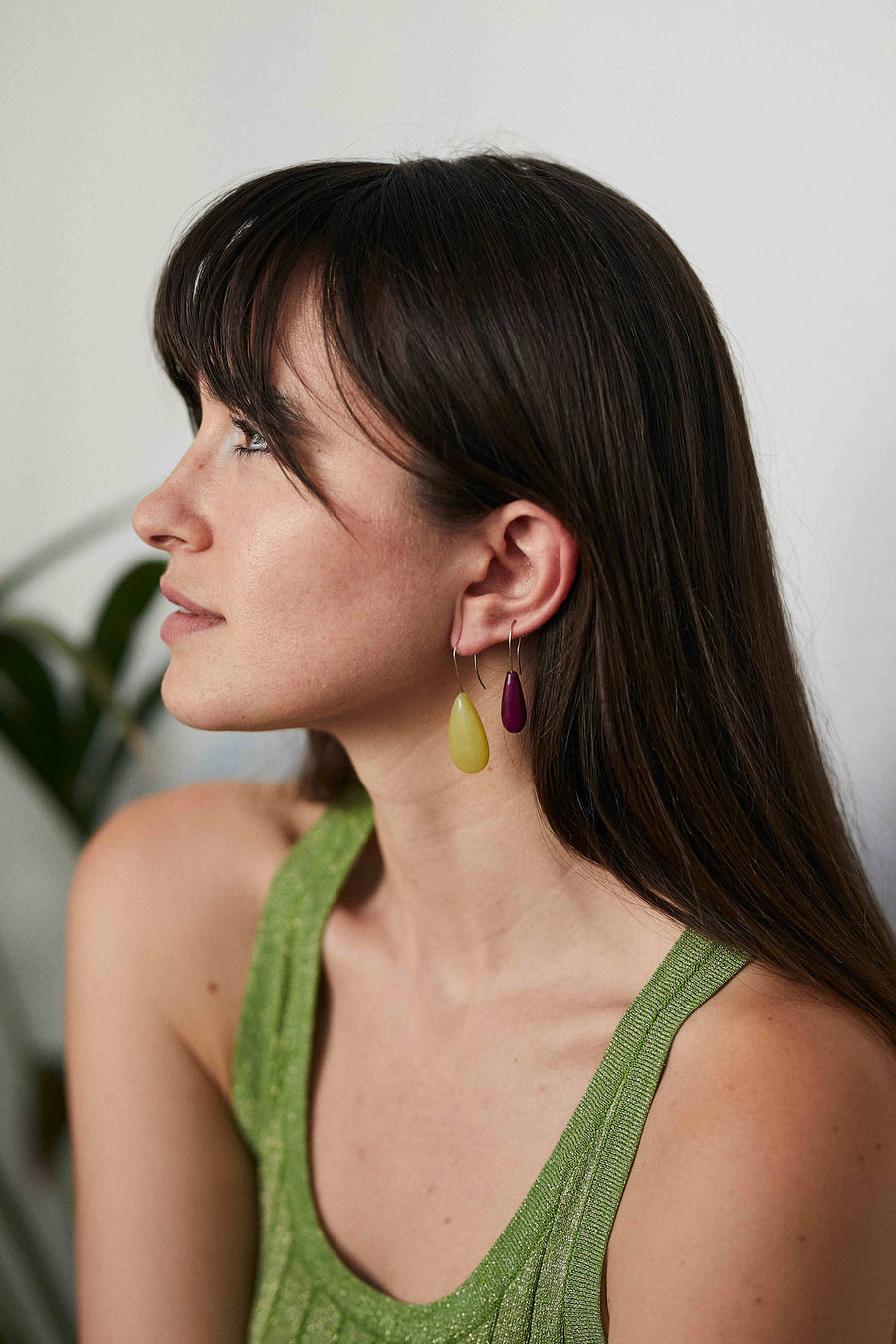 Gancho Olivia de oro de 18 quilates de Adalia Concept con una piedra natural jade modelo 1