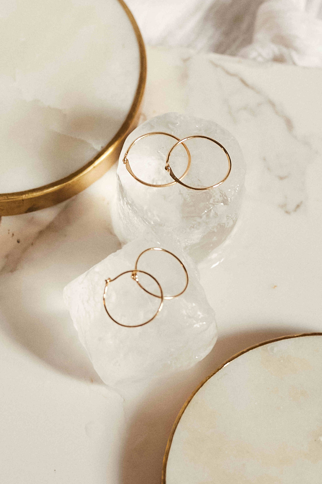 Pendientes aro hula pequeños Adalia Concept oro 18 quilates mix